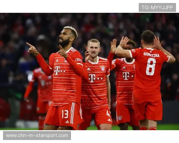 拜仁传控优势明显，牢牢控制比赛，拜仁传奇阵容