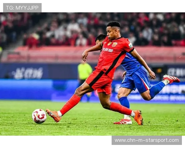 巴尔加斯斜传助攻古斯塔沃头球得分,海港进攻端配合默契 巴尔加斯斜传助攻古斯塔沃头球得分,海港进攻端配合默契